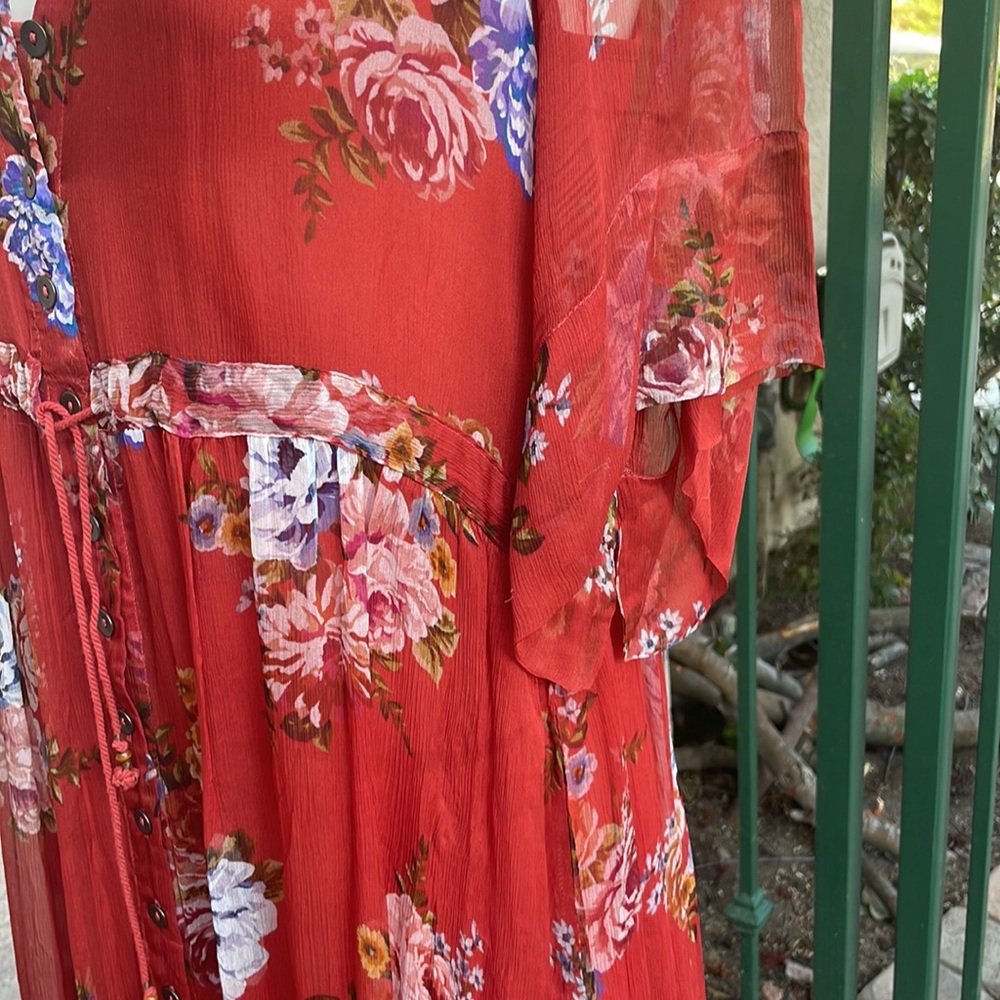 Johnny was Drexl Maxi Dress floral print and an ultra-feminine, flowy silhouette - Picture 8 of 14